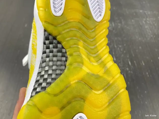 1st Kicks Shoes Snakeskin Air Jordan Low Yellow WMNS AH7860-107 11 0518